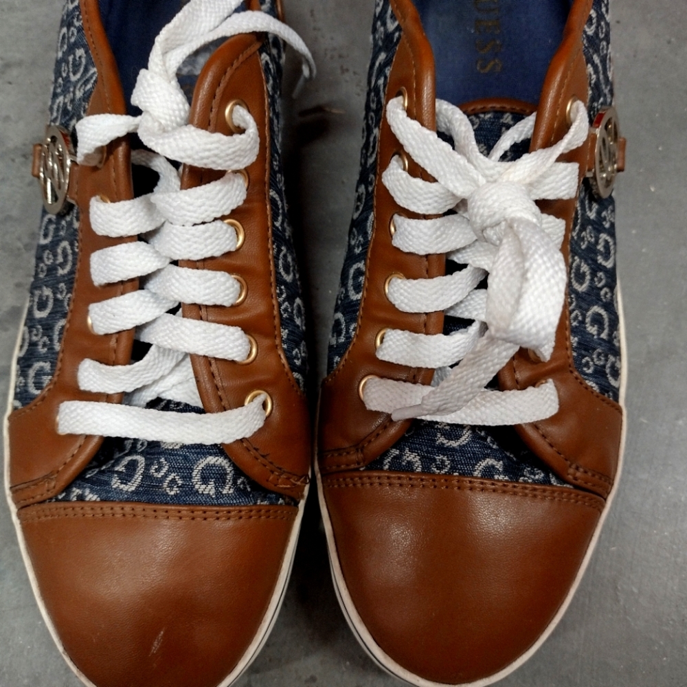 Woman's guess Shoes